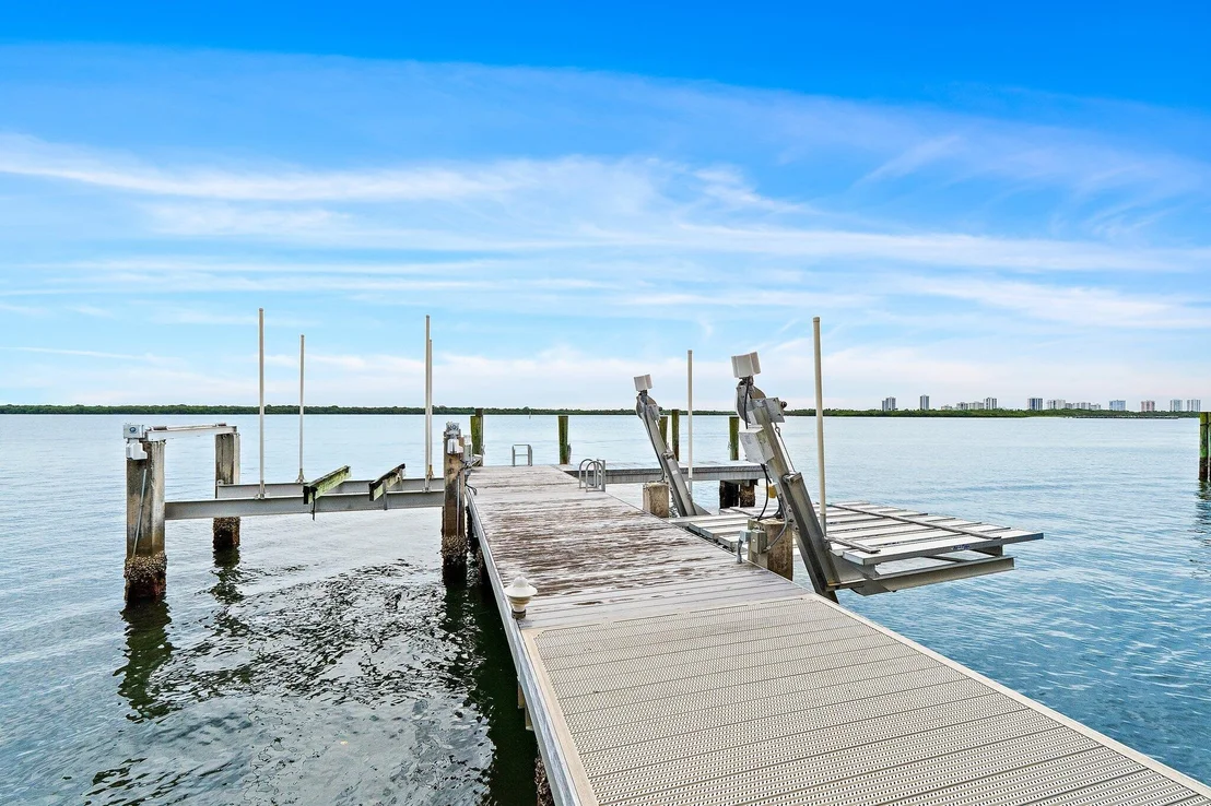 Photo of 806 Lakeside Drive