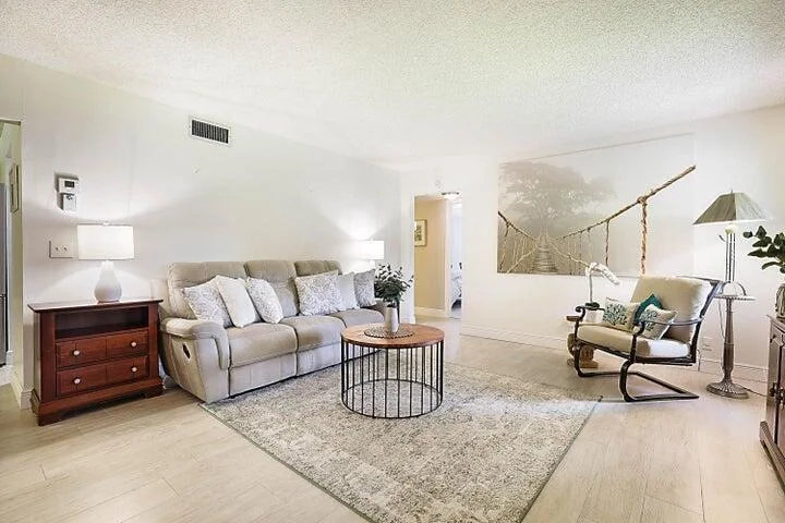 Photo of Unit D1 at 306 Pine Ridge Circle