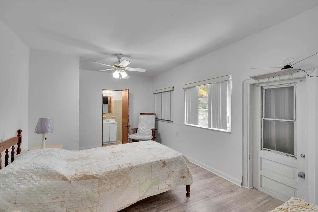Photo of 415 Flagami Boulevard