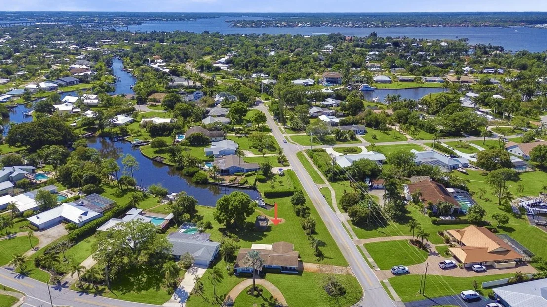 Photo of 1580 NW Lakeside Trail