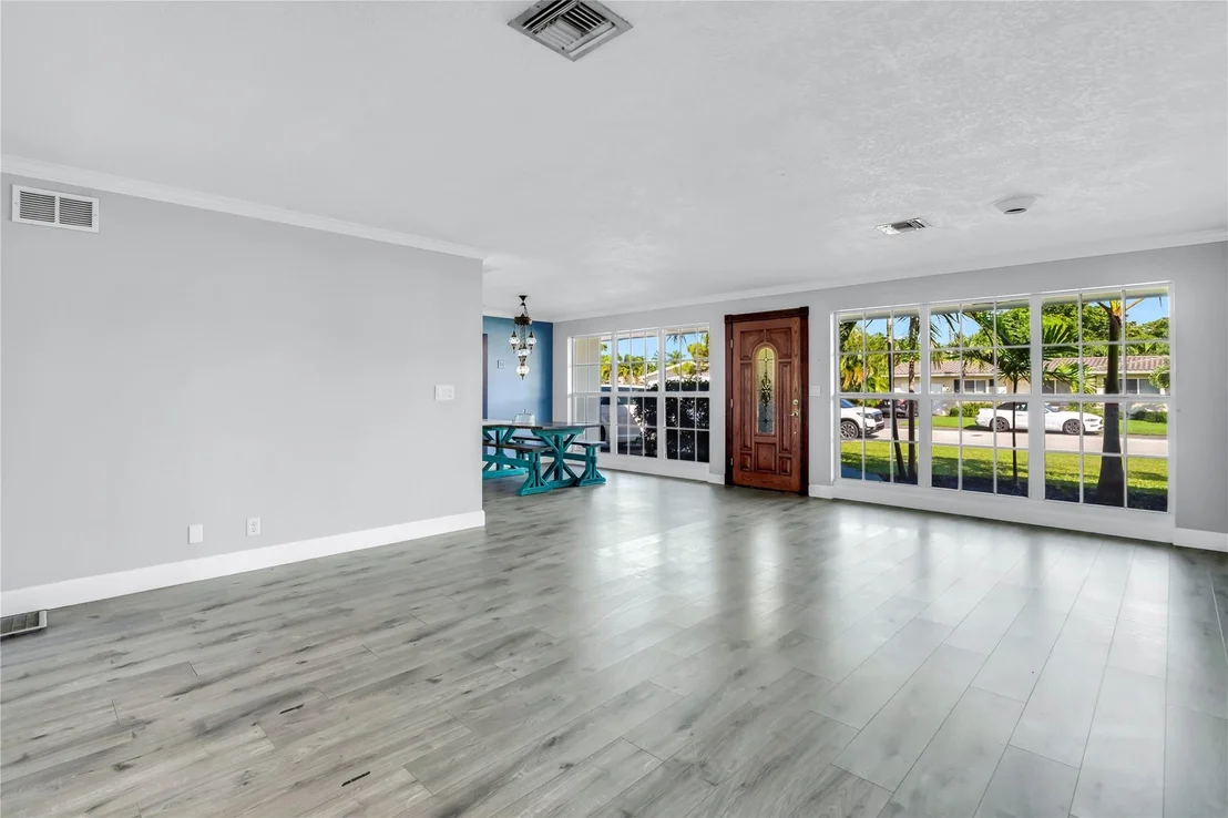 Photo of 827 SE 10th Terrace