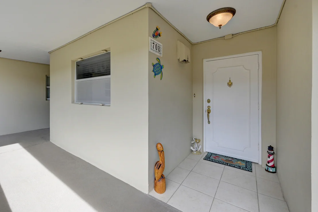 Photo of Unit 708 at 401 Briny Avenue
