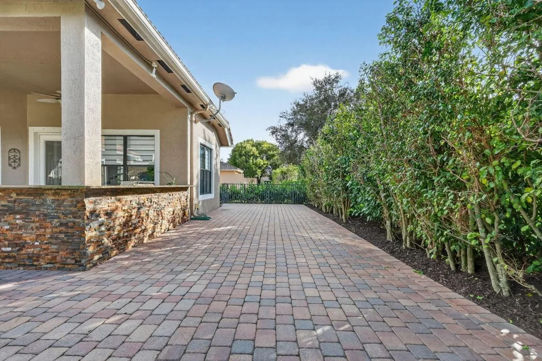 Photo of 16091 Rosecroft Terrace