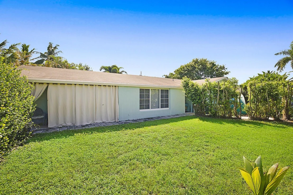 Photo of 391 W Riverside Drive