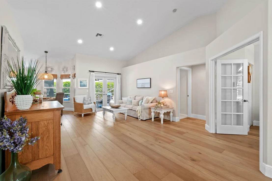 Photo of 274 Crane Point N
