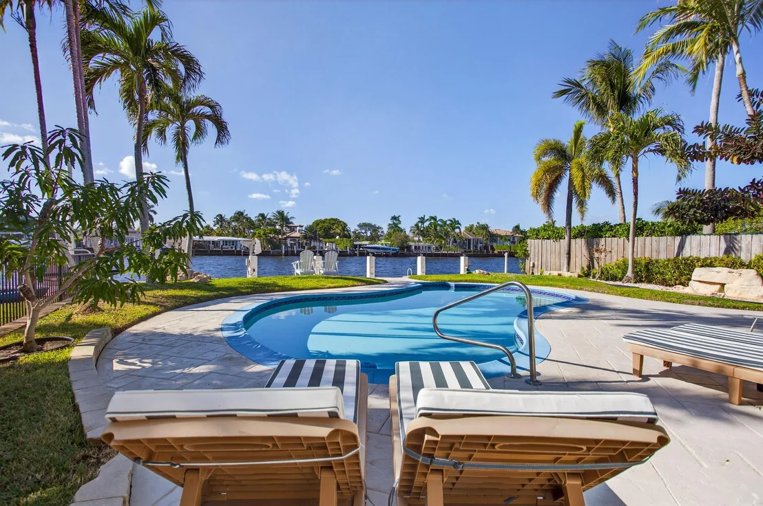 Photo of 513 S Riverside Drive