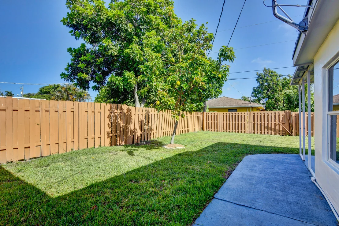 Photo of 3597 Ivanhoe Avenue