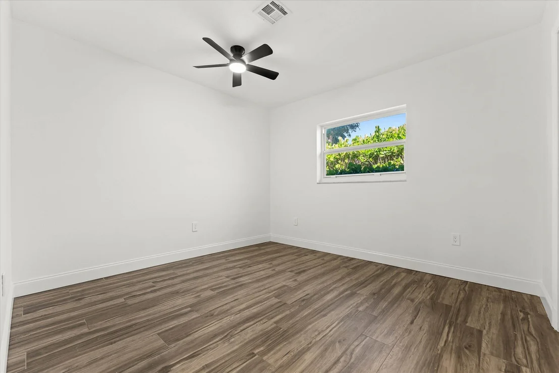 Photo of 884 NW 6th Drive