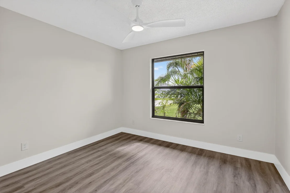 Photo of 5868 SE Collins Avenue