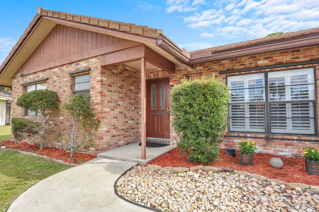 Photo of 21946 White Pine Terrace