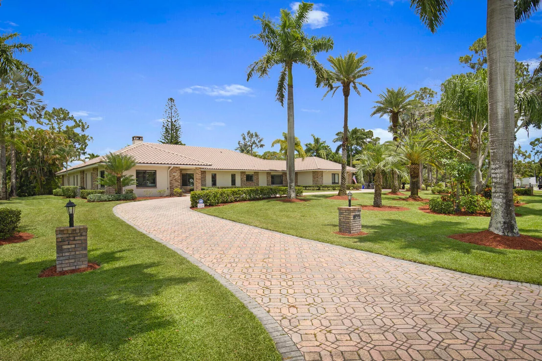 Photo of 9170 Dundee Drive Drive