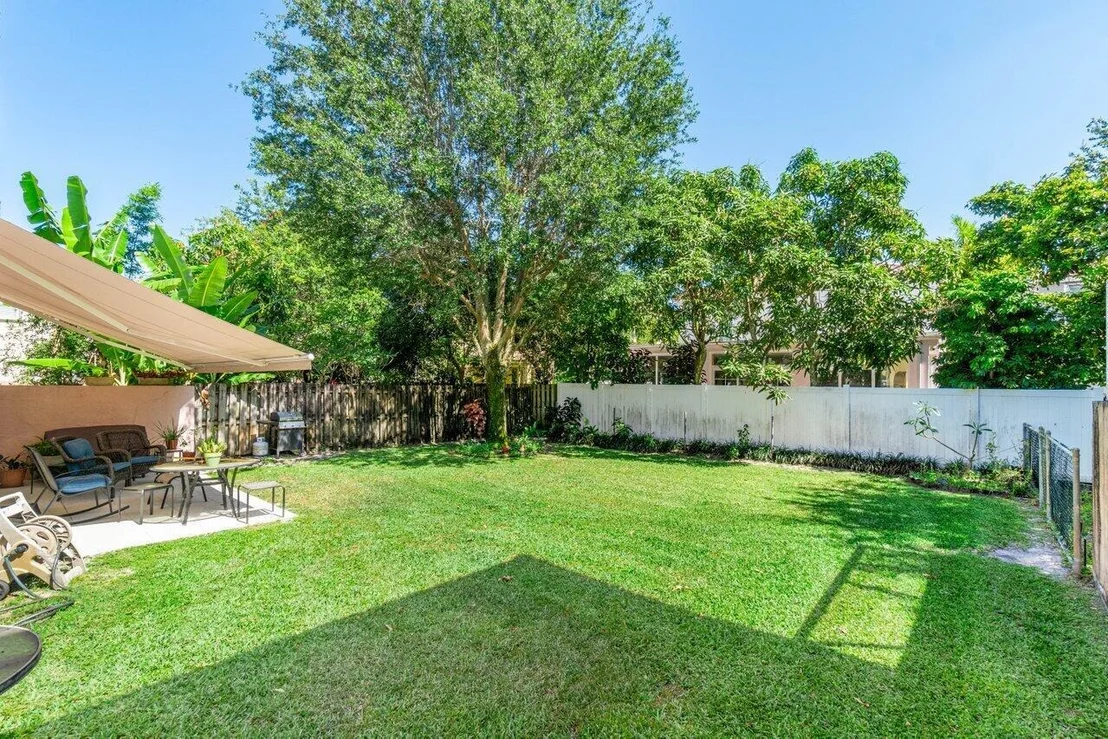 Photo of 7827 Oak Grove Circle