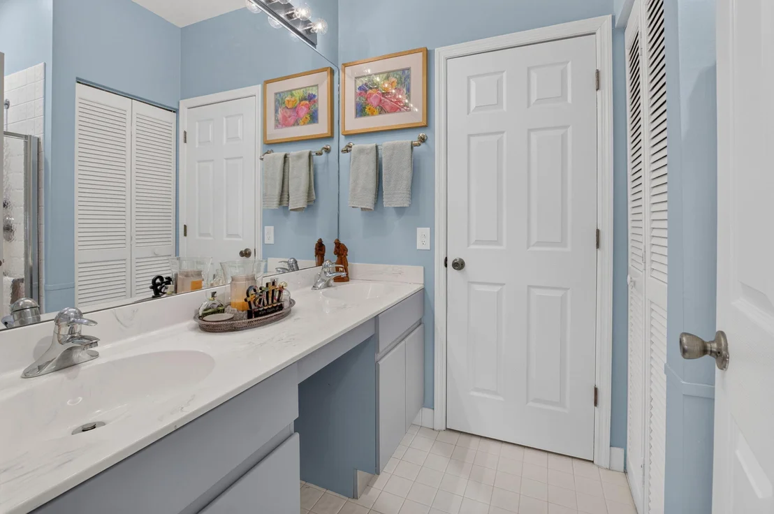 Photo of 21692 Cromwell Circle
