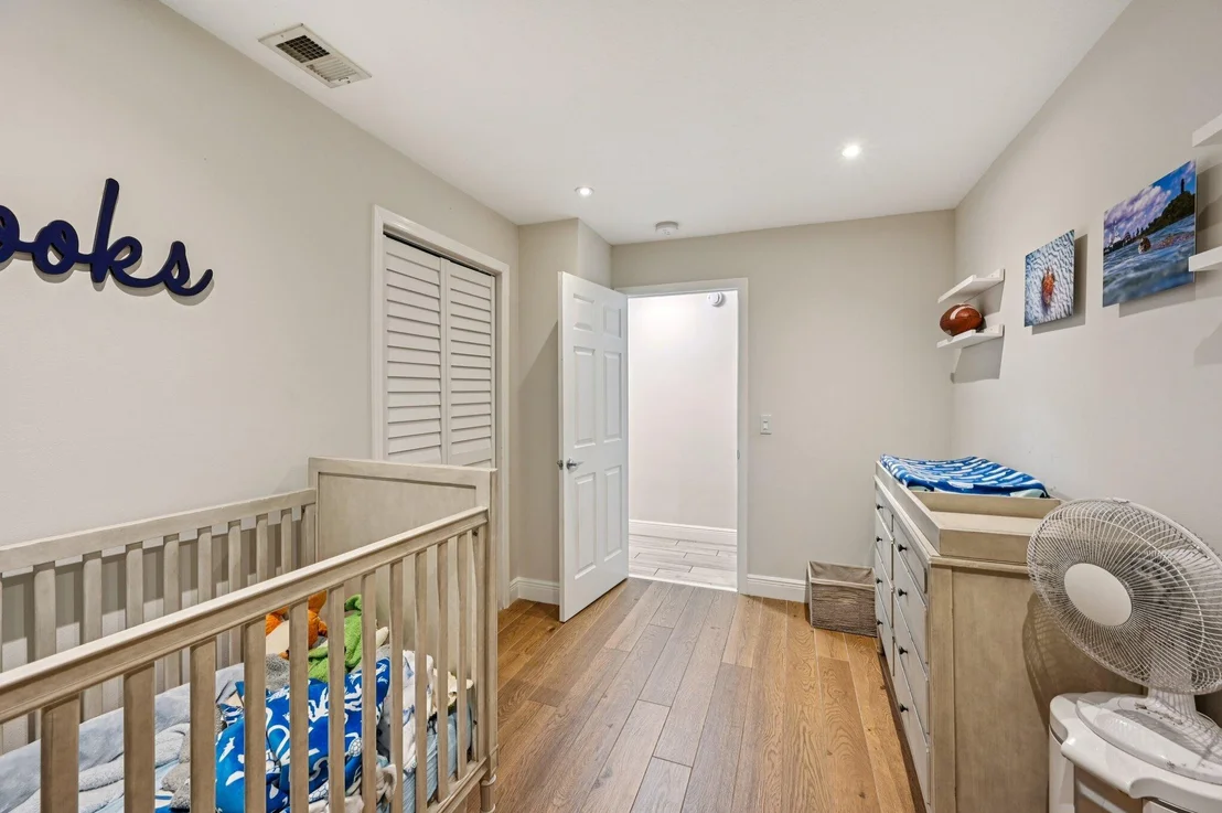 Photo of 405 E Whitney Drive