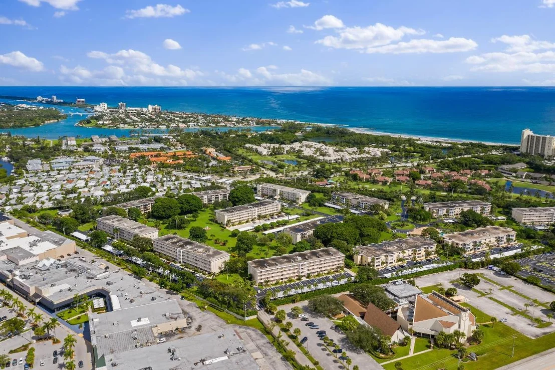 Photo of Unit 203C at 300 N Highway A1a