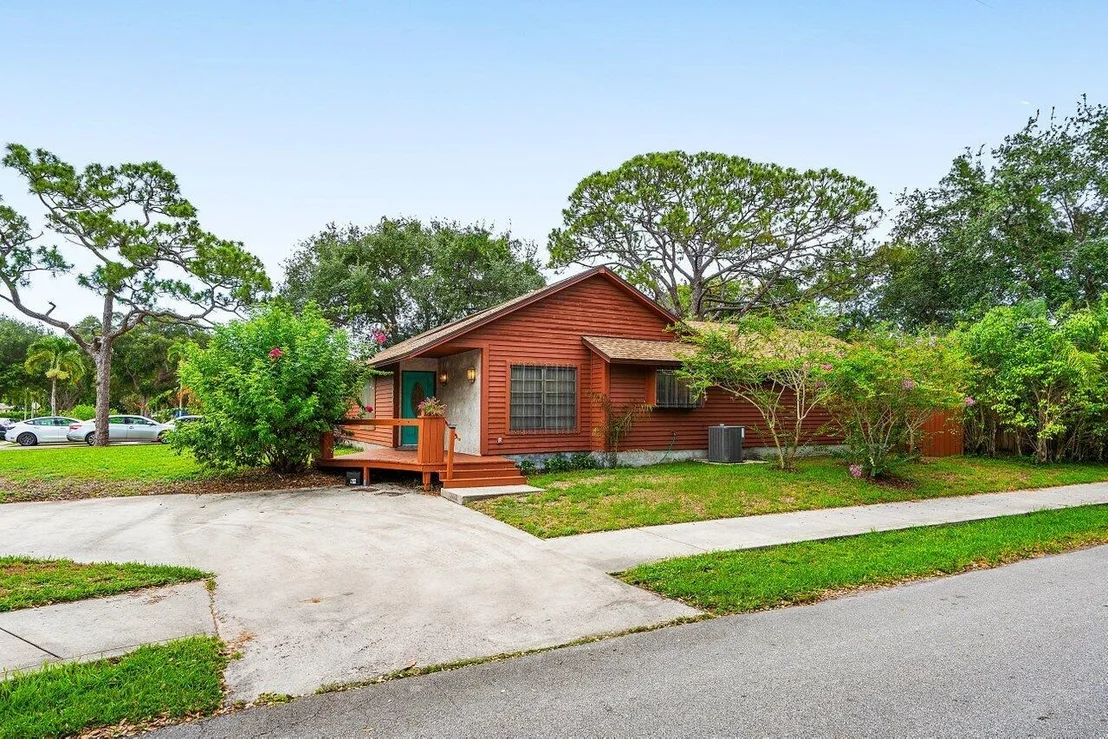 Photo of 4744 Dolphin Drive