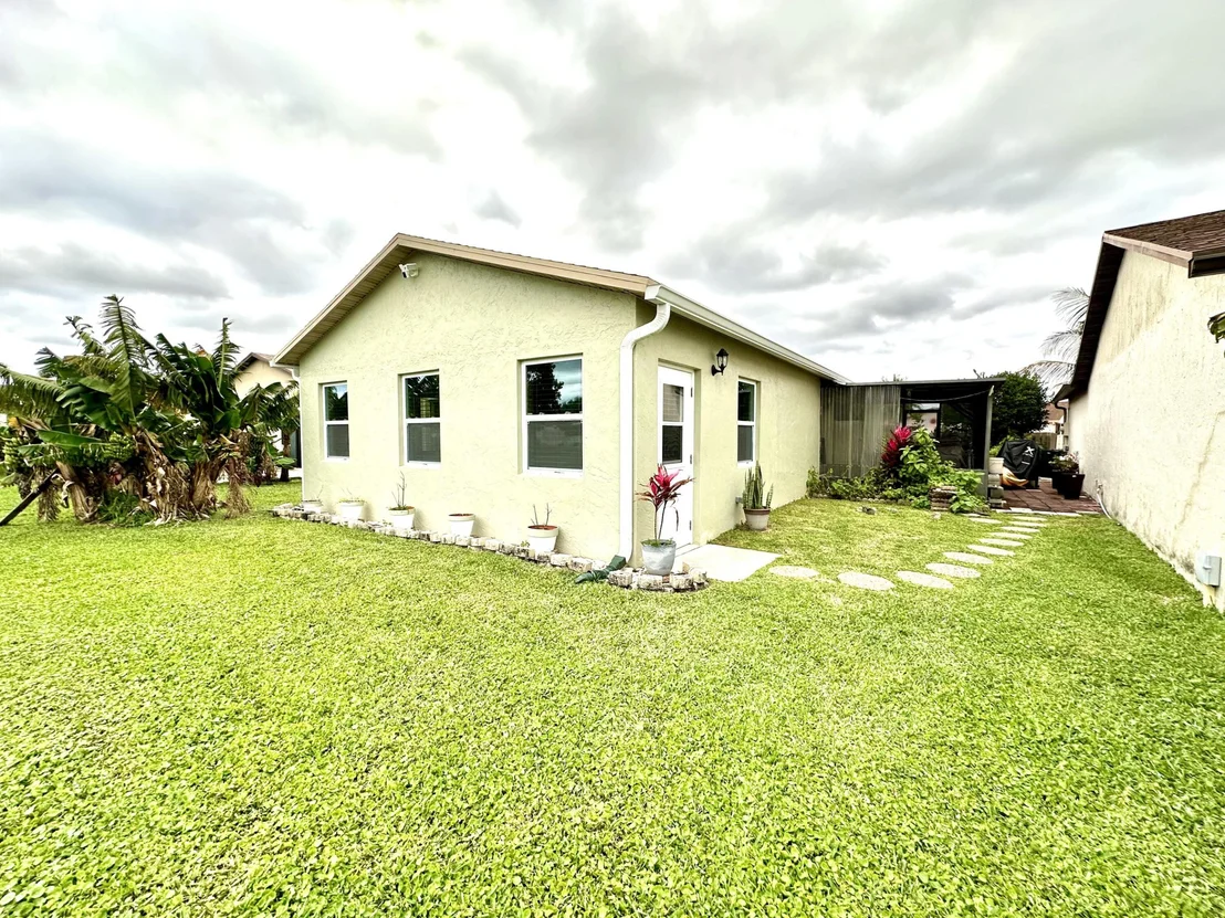 Photo of 5254 Mirror Lakes Boulevard