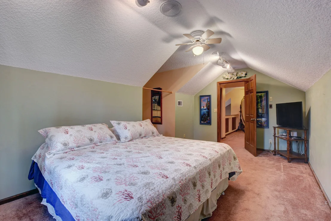 Photo of 7033 Hall Boulevard
