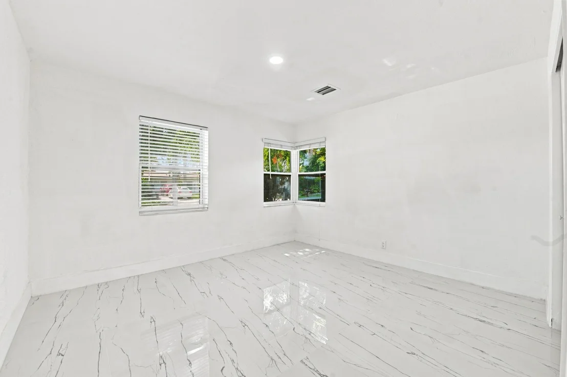 Photo of 2801 NE 8TH Terrace