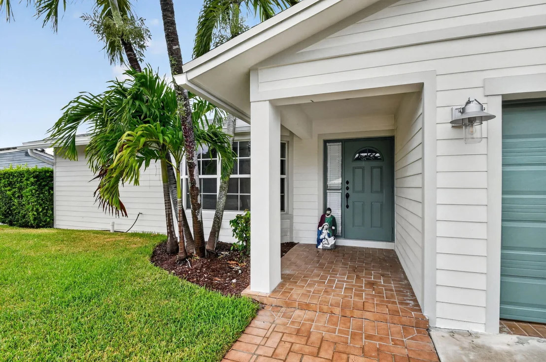 Photo of 2277 Summit Boulevard