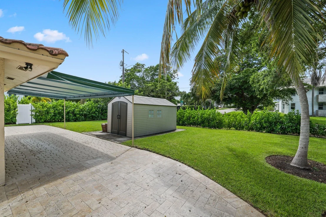 Photo of 910 Banyan Drive