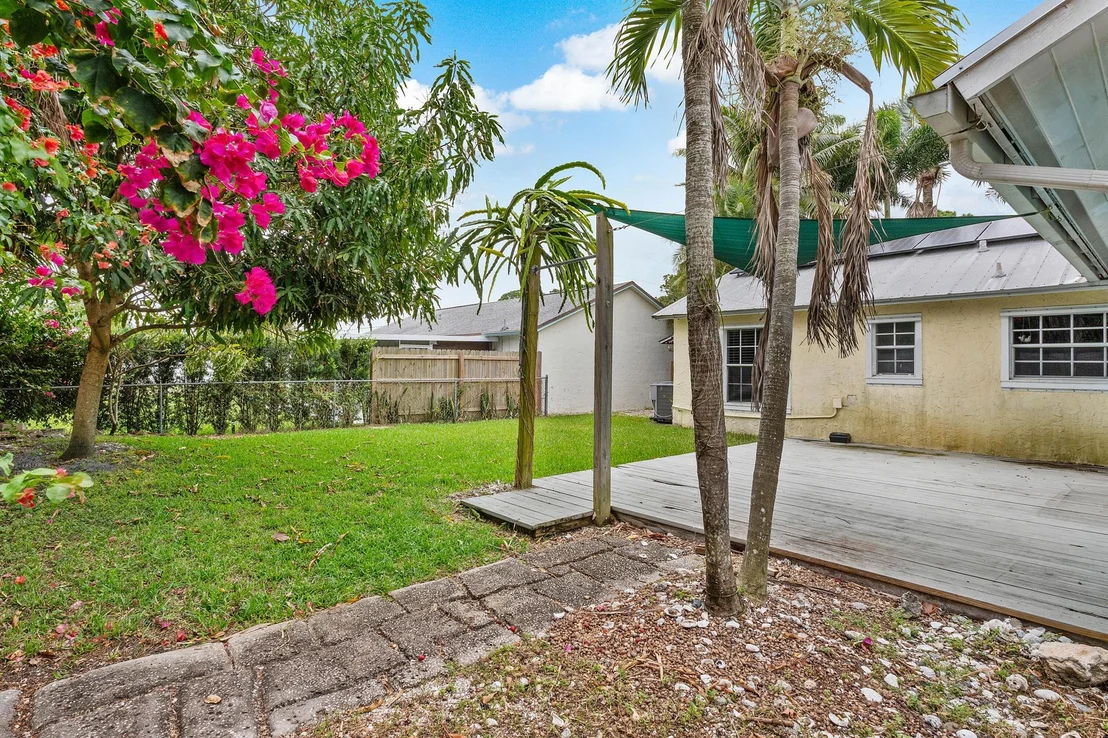 Photo of 165 Lakeside Drive