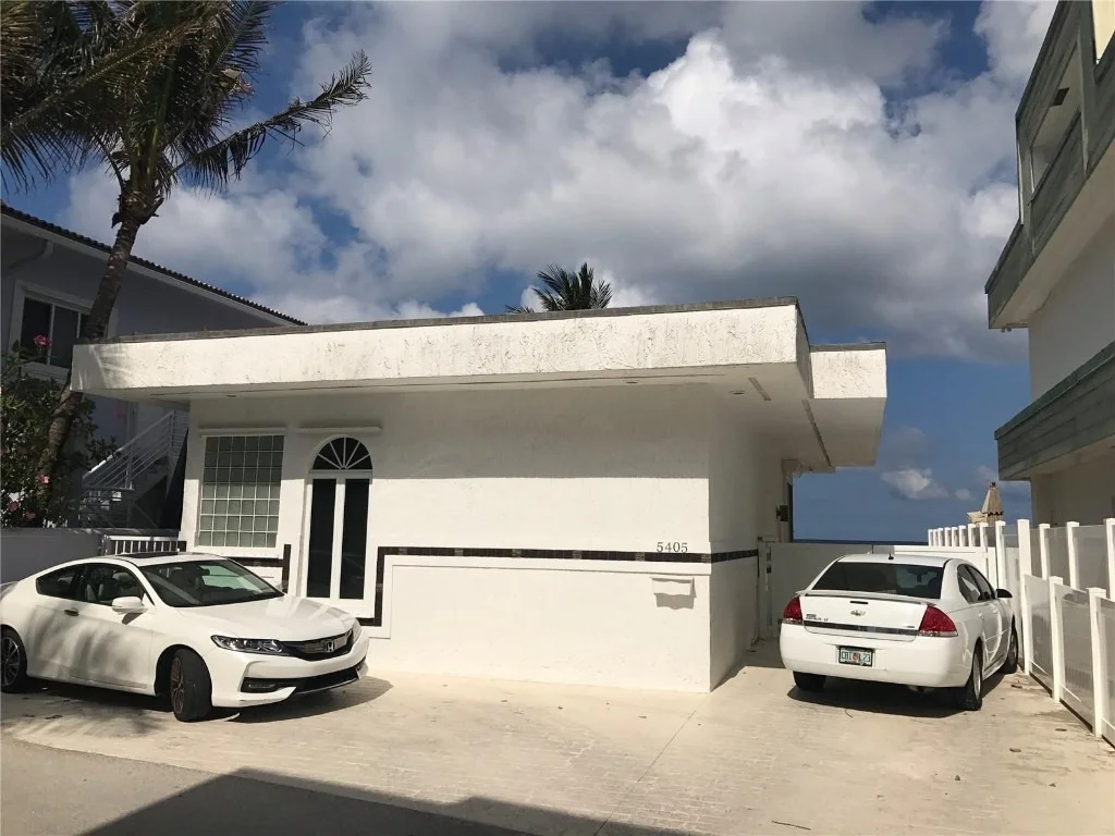 Photo of 5405 N Surf Road