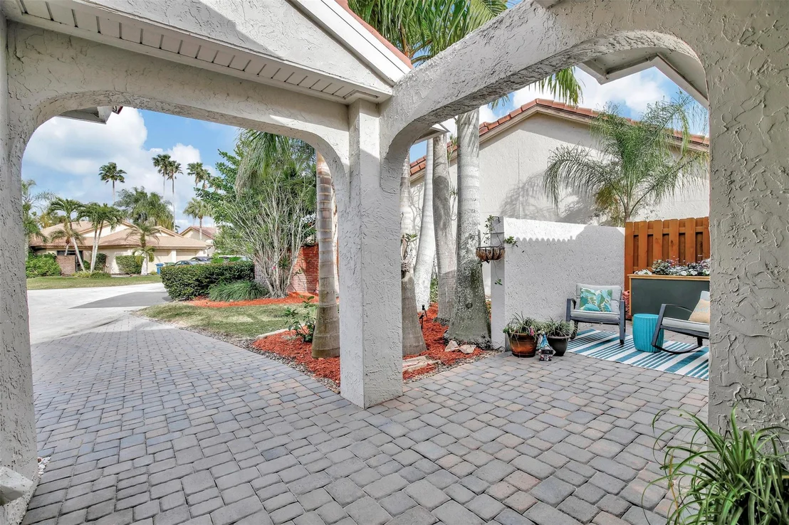 Photo of 2083 Augusta