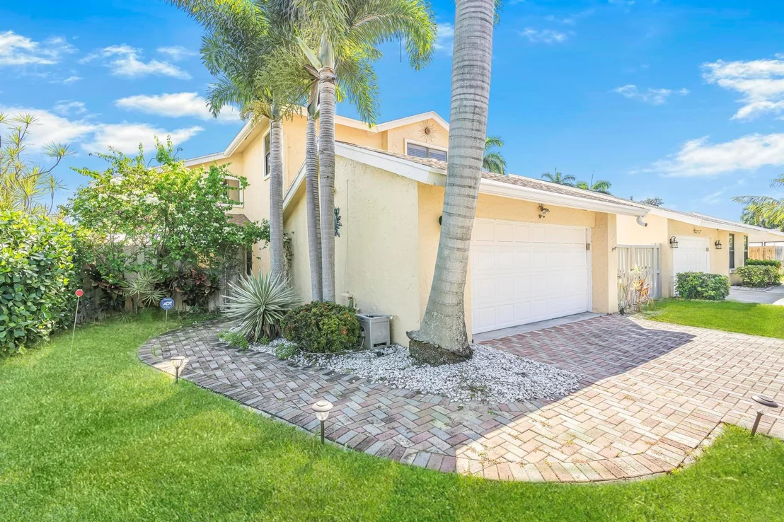 Photo of 1075 NW 19th Terrace
