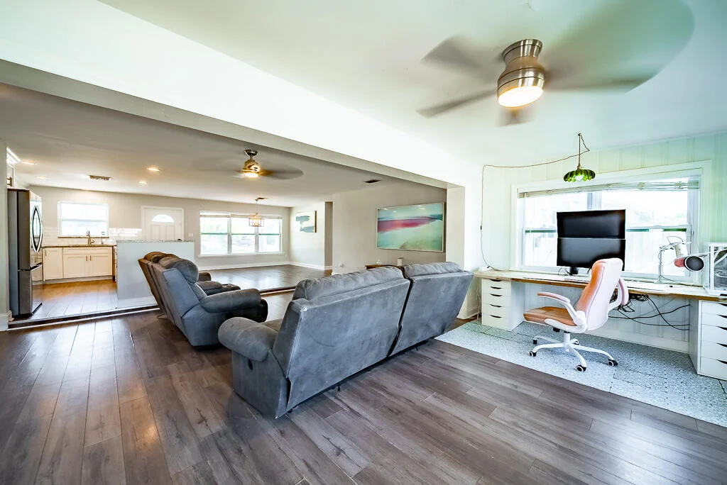 Photo of 425 Erie Drive
