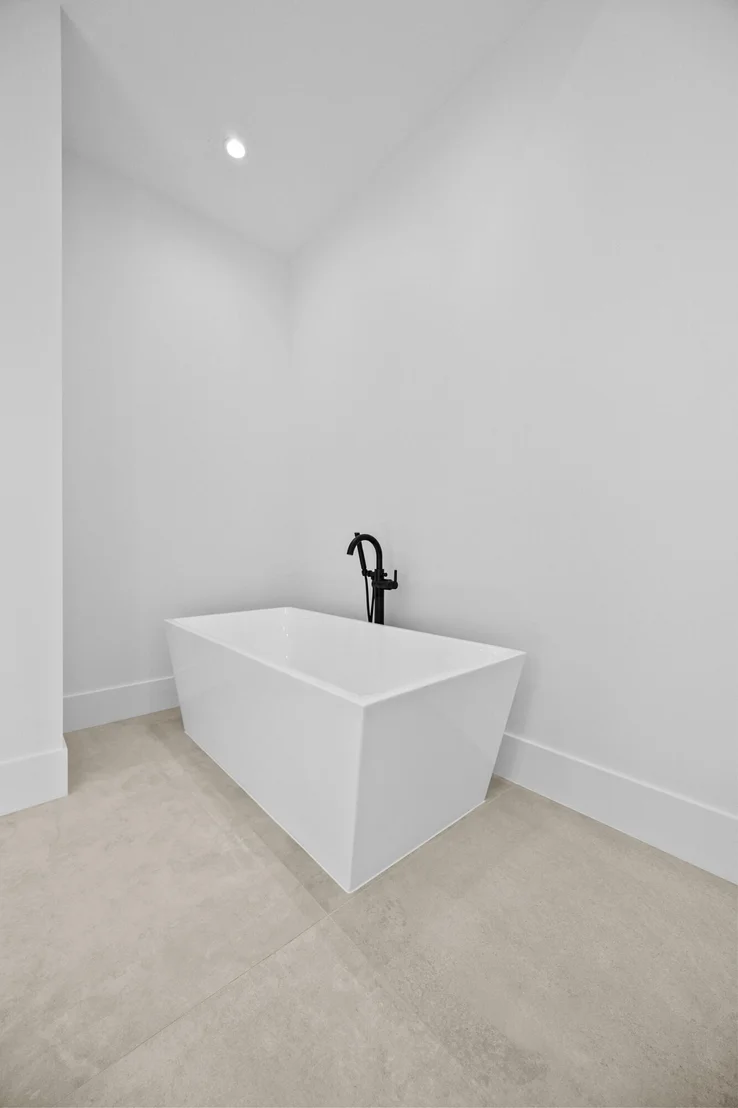 Photo of 736 Lagoon Drive