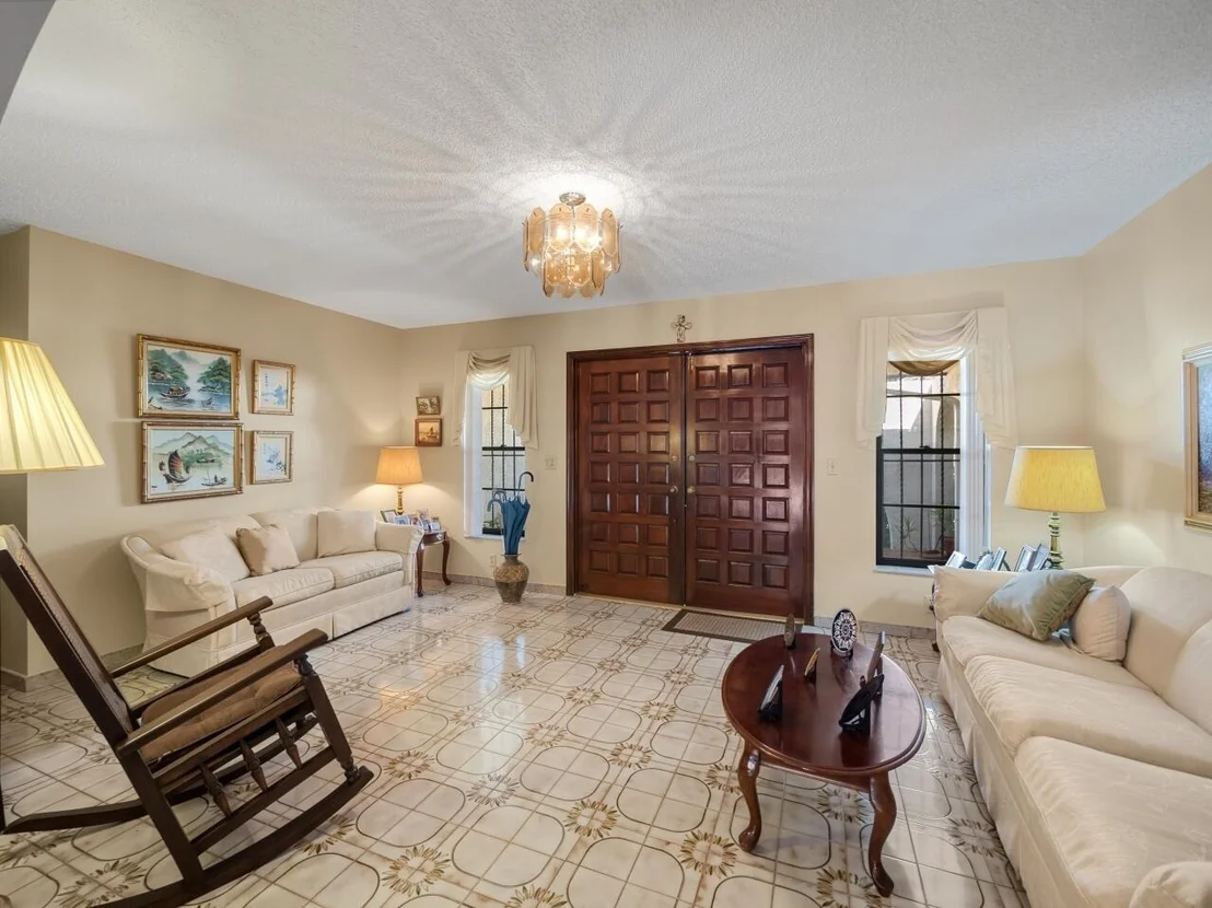 Photo of 370 Ellamar Road