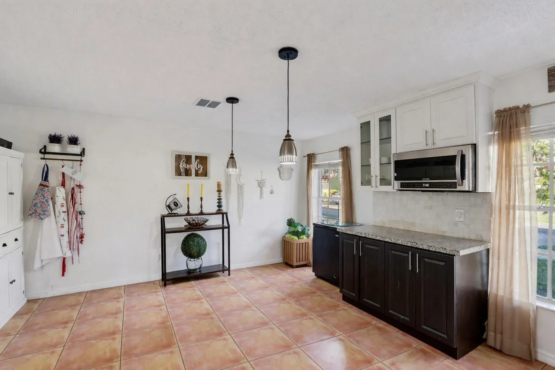 Photo of 972 Azure Lane