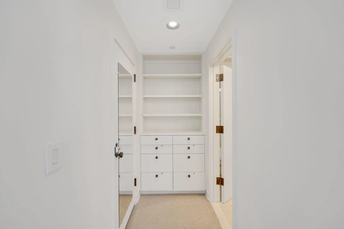 Photo of Unit S32 at 2 N Breakers Row