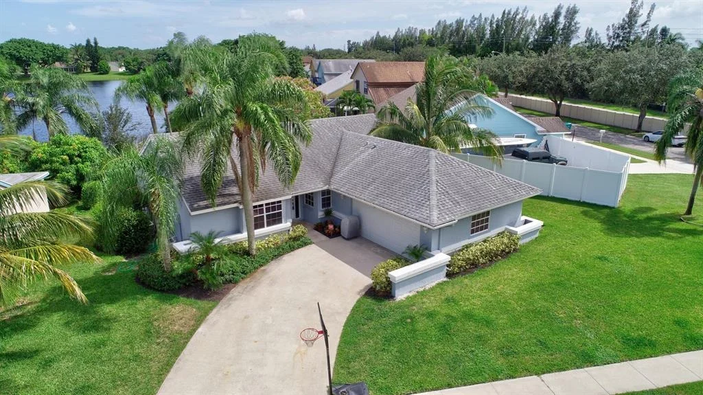 Photo of 1840 Edgewater Drive