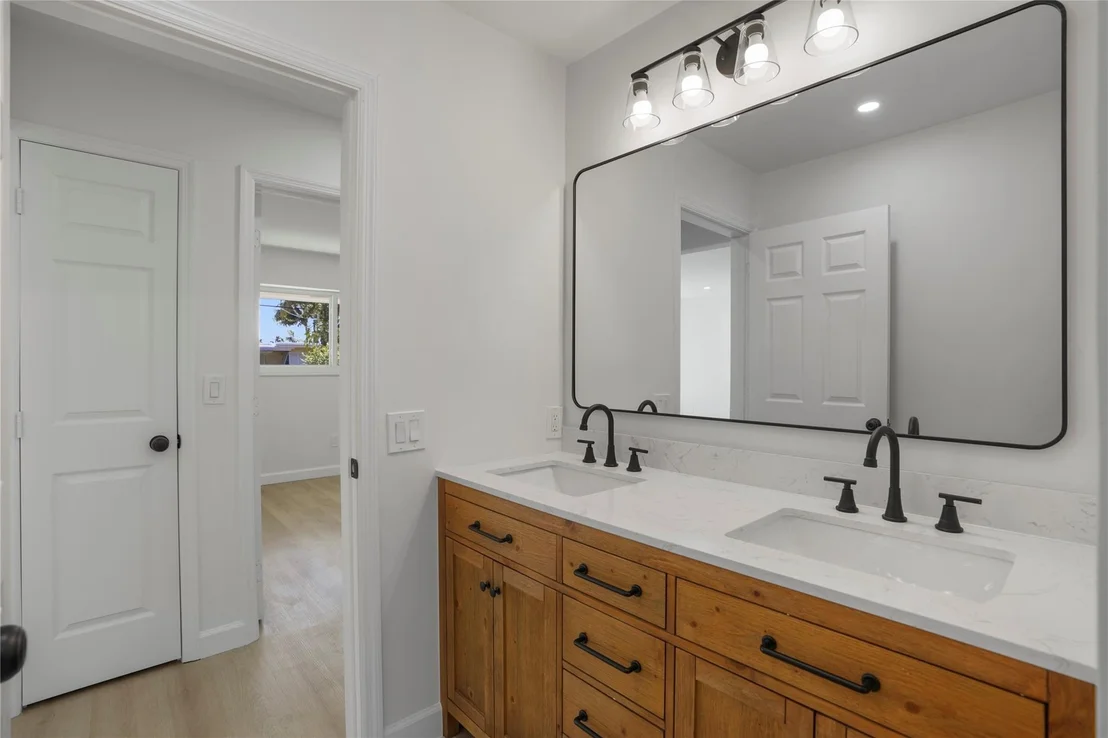 Photo of 1011 SE 7th Avenue