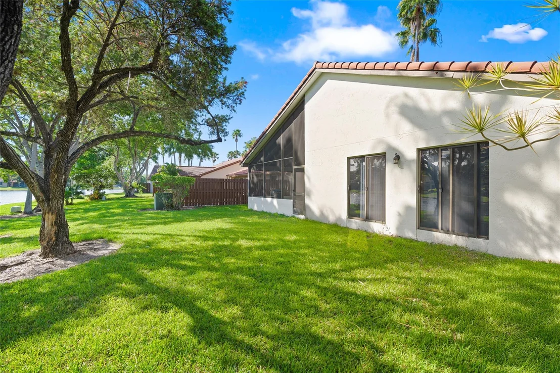 Photo of 2177 Montpeliar