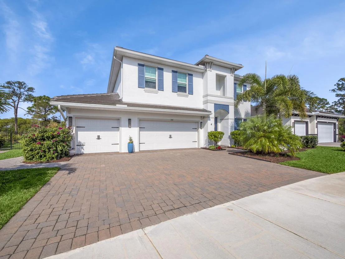Photo of 708 SW Riverwatch Place
