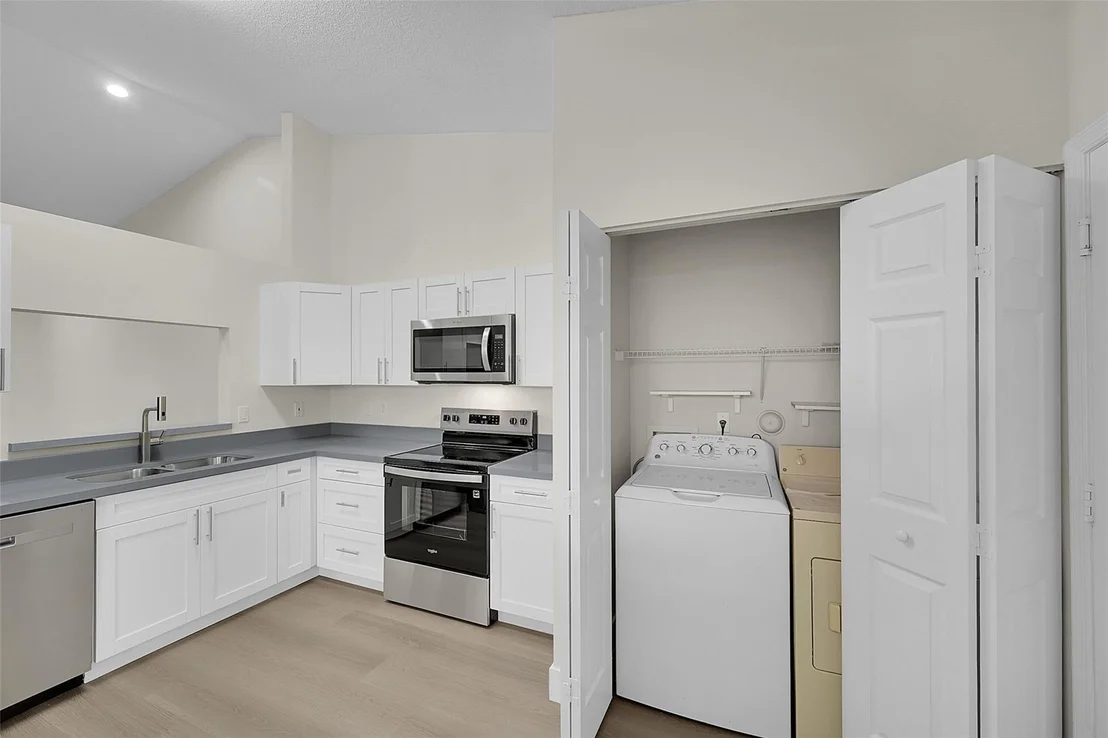 Photo of 6141 Heliconia Road