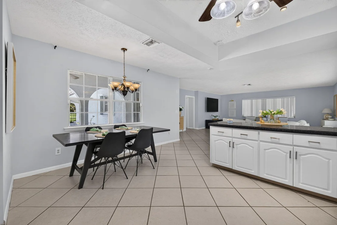 Photo of 2409 NW Everglades Boulevard