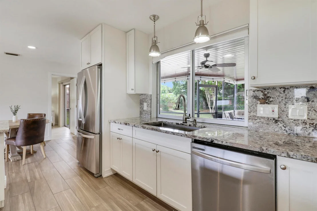 Photo of 612 Oak Ter Terrace