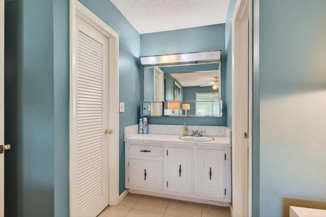 Photo of Unit D at 417 High Point Boulevard