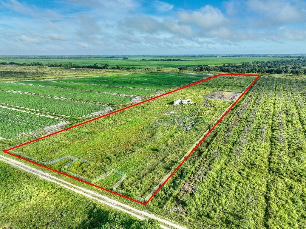 Photo of 7050 6th Road