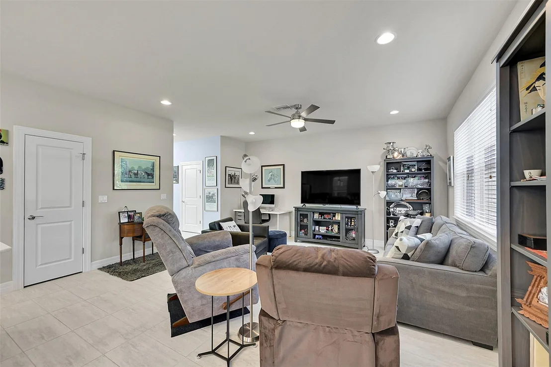 Photo of 964 Banyan Drive