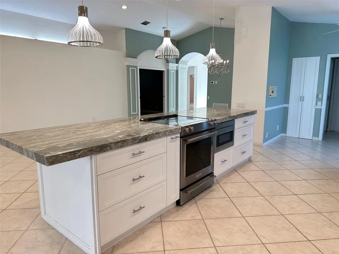 Photo of 6565 Sherbrook Drive