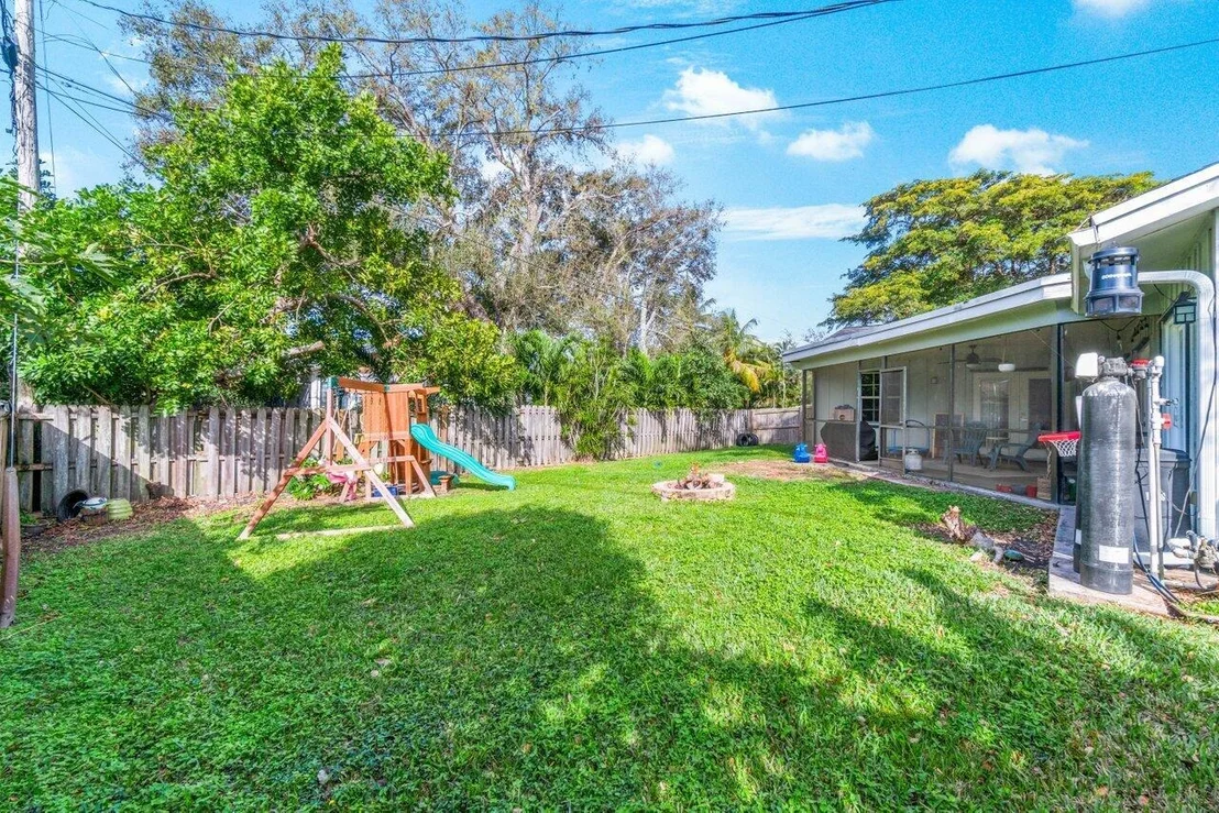 Photo of 4516 Pinetree Drive