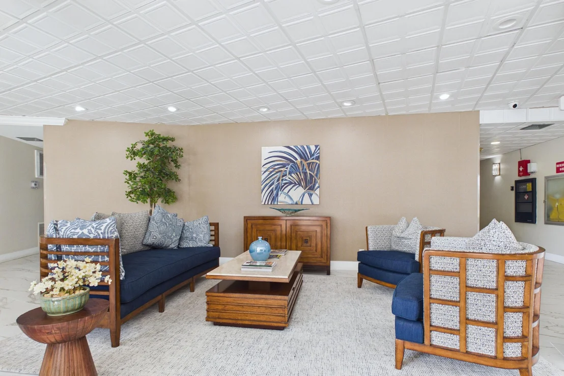 Photo of Unit 708 at 336 GOLFVIEW Road