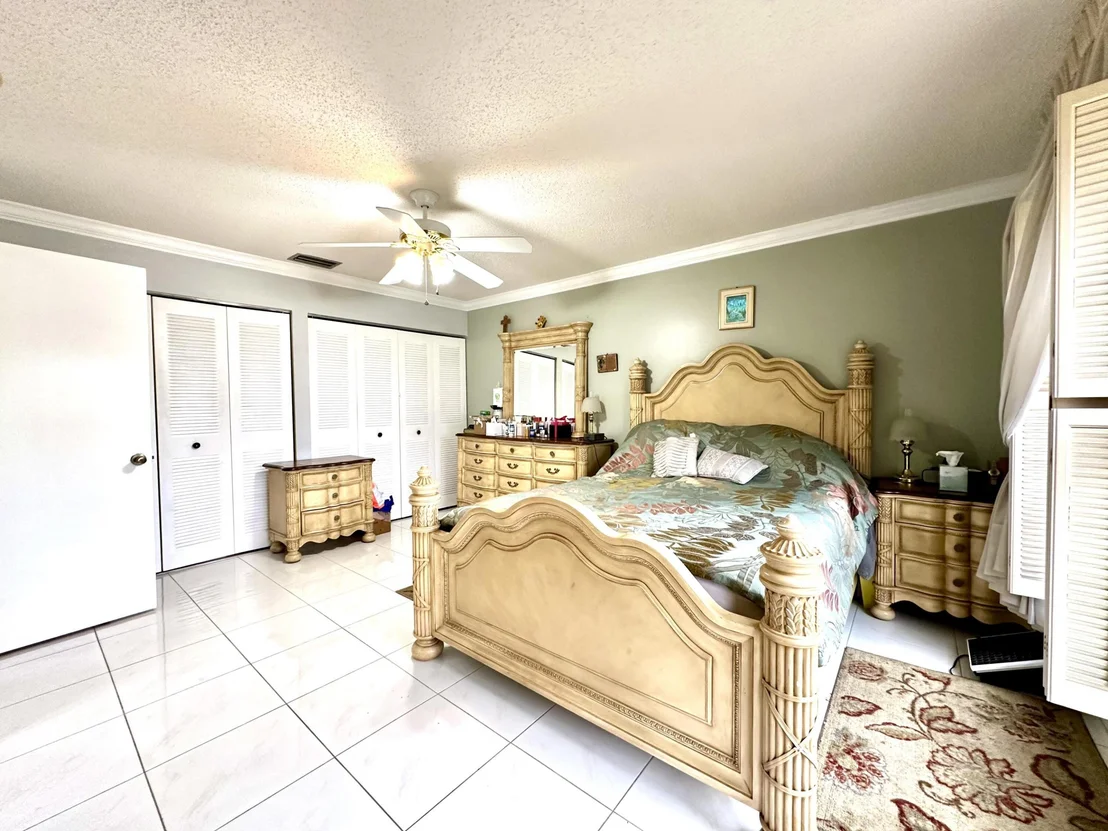 Photo of 5254 Mirror Lakes Boulevard