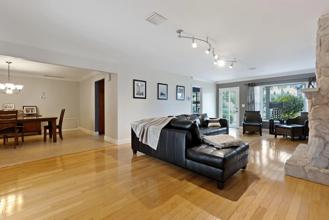 Photo of 634 Riviera Drive