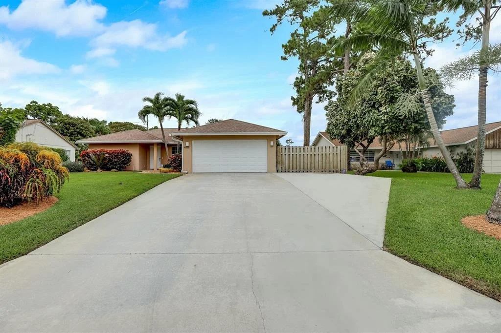 Photo of 4815 Dolphin Drive